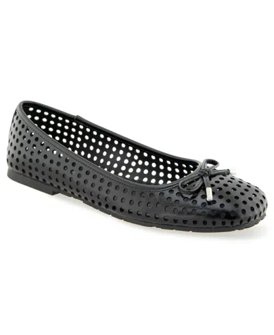 Kenneth Cole Reaction Women's Elstree Perf Ballet Flats In Black