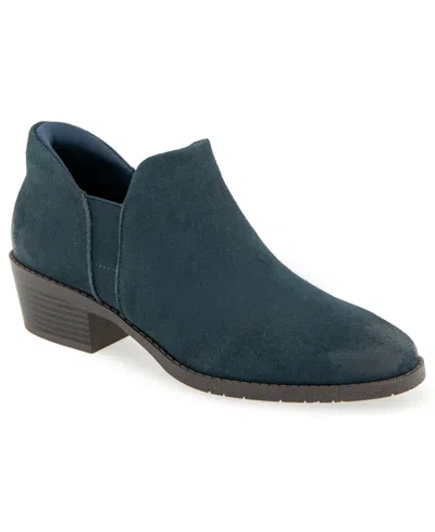 Kenneth Cole Reaction Women's Stella Suede Block Heel Slip-on Ankle Booties In Navy Suede