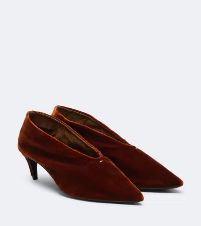 Khaite Miriam Velvet Pumps In Burgundy
