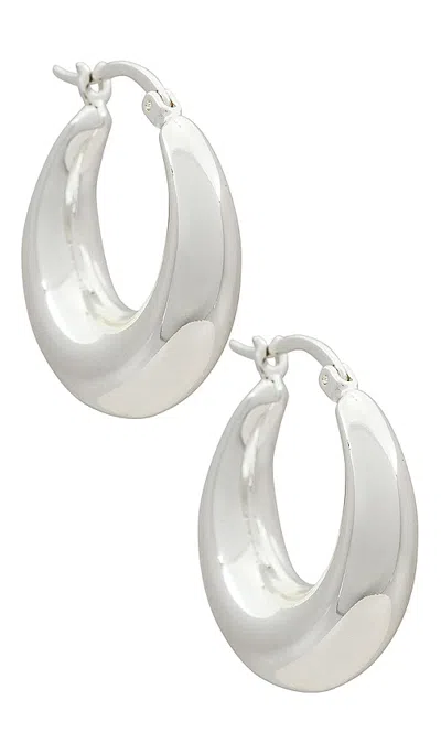 Lili Claspe Creolen Becca In Metallic Silver