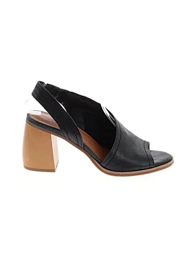 Pre-owned Lucky Brand Sandals In Black