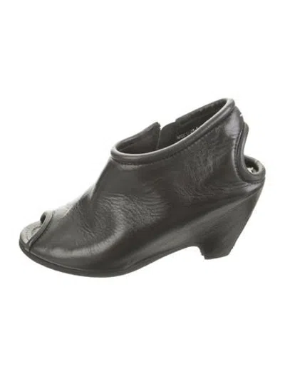 Pre-owned Maison Margiela Leather Cutout Accent Mules In Black