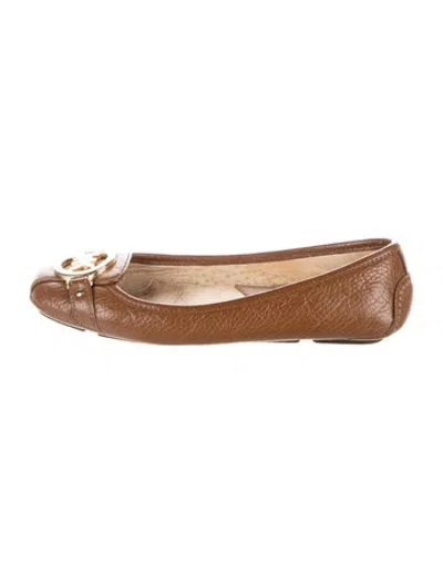 Pre-owned Michael Kors Leather Loafers In Brown