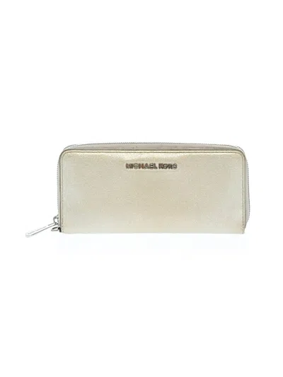 Pre-owned Michael Michael Kors Wallet In Ivory