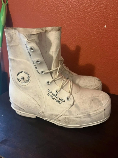 Pre-owned Mickey Mouse X Military U.s. Military Surplus Mickey Cold Weather Boots In White