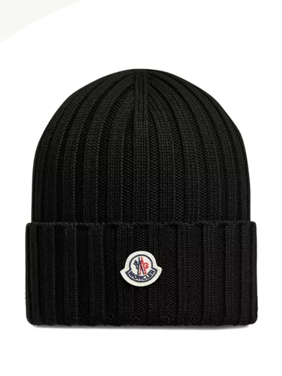 Moncler Gauge 5 Rib Knit Logo Patch Beanie In Black