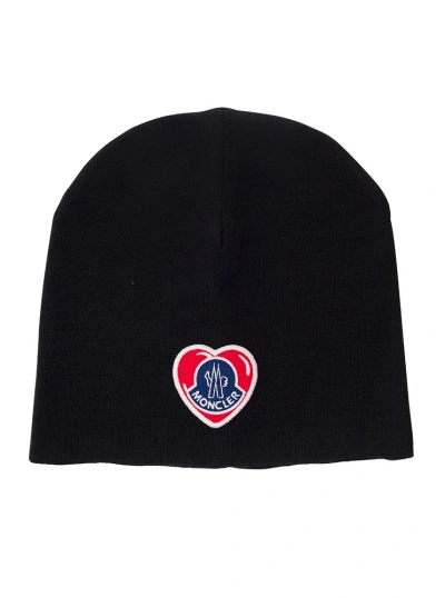 Moncler Heart Shaped Logo Patch Beanie In Black
