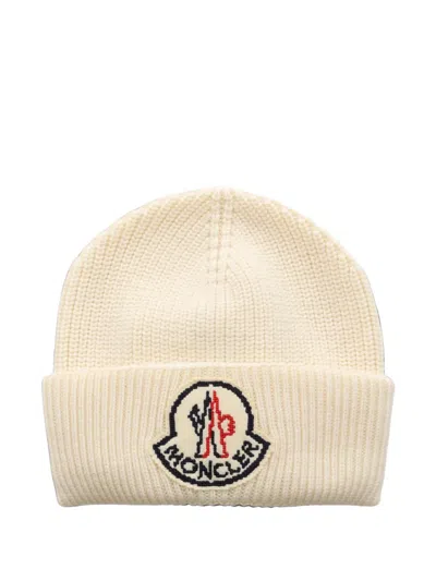 Pre-owned Moncler Vintage 2020s Logo-patch Beanie Hat In White