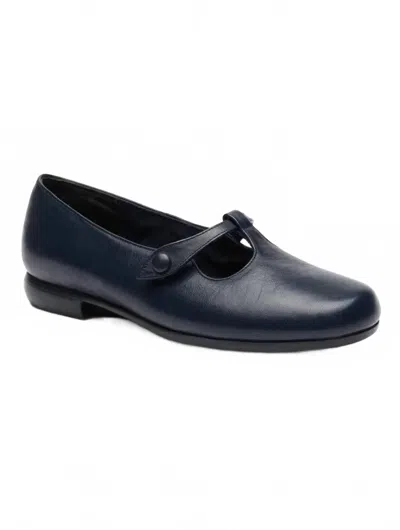 Munro Women's Avalon Loafer In Navy Leather In Blue