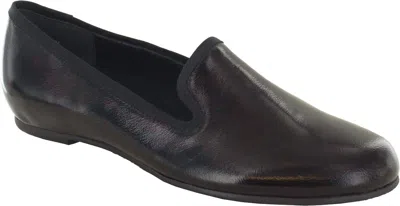 Munro Women's Jerrie Shoes In Black Crinkle Patent In Animal Print