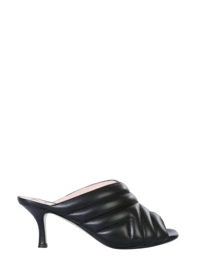 N°21 Nº 21 Chevron Pattern Mules In Black