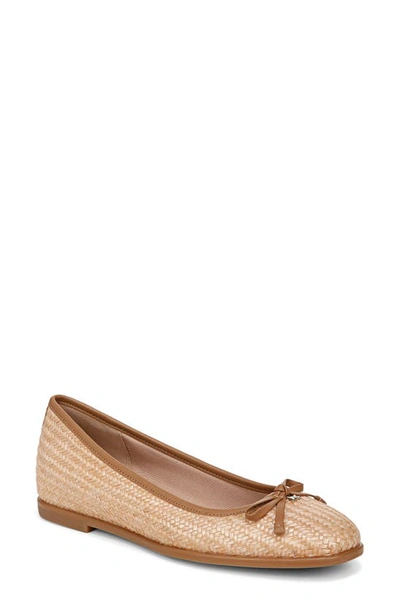 Naturalizer Essential Skimmer Flat In Tan Straw Fabric