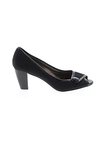 Pre-owned Naturalizer Heels In Black