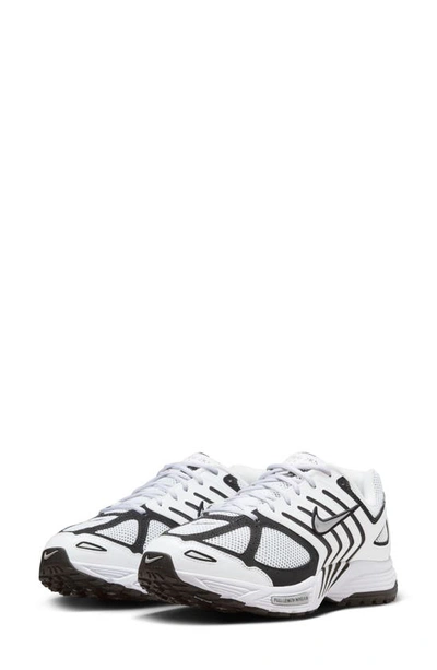 Nike Air Peg 2k5 Running Shoe In White/ Metallic Silver/ Black