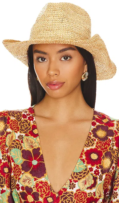 Nikki Beach Carrera Hat In 自然色 & 金色