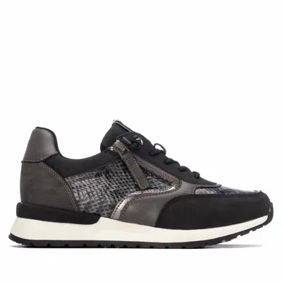Refresh Women's Casual Sneakers In Plumb In Black