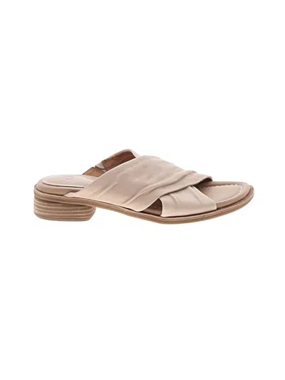 Pre-owned Söfft Sandals In Tan