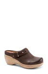 Softwalk Marquette Clog In Dark Brown Nu