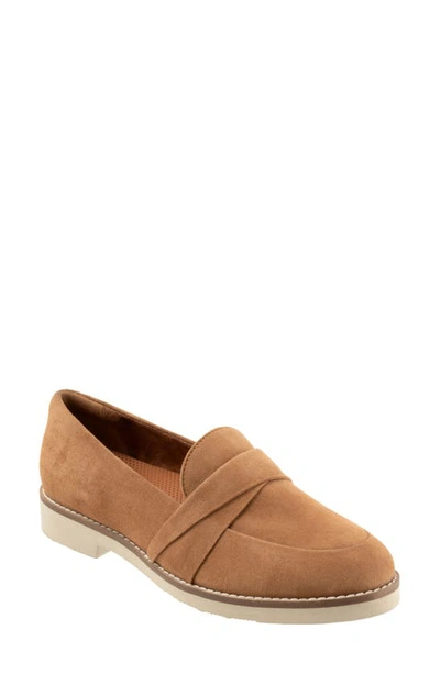 Softwalk Walsh Loafer In Camel Nubuck