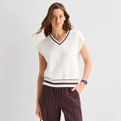 Stylus Womens V Neck Sweater Vest In White