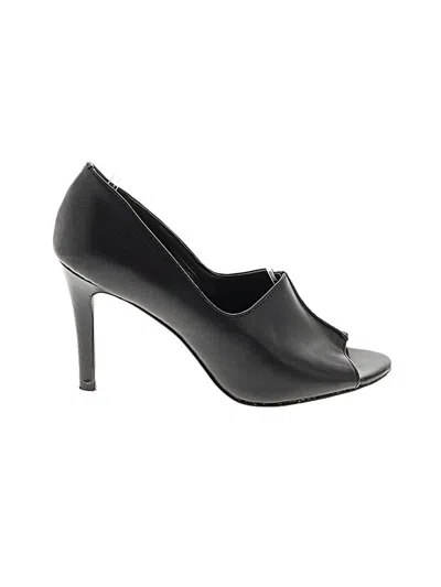 Pre-owned Tahari Heels In Black