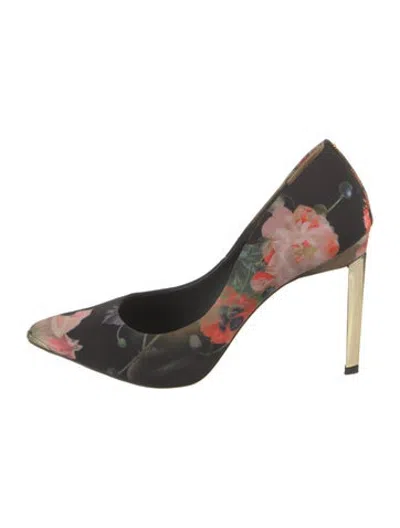 Pre-owned Ted Baker Floral Print Pumps In Black