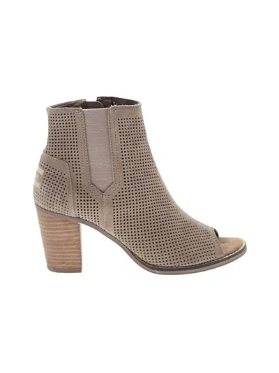 Pre-owned Toms Ankle Boots In Tan