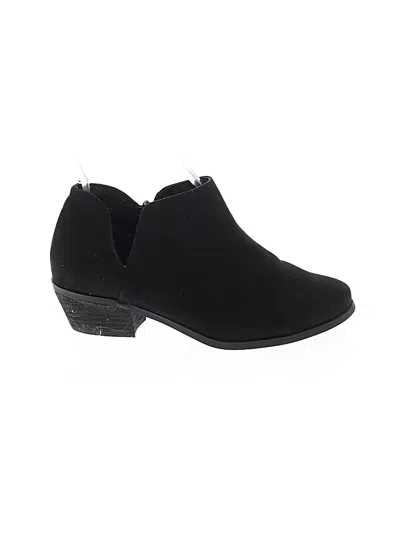 Pre-owned Torrid Ankle Boots In Black