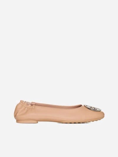 Tory Burch Logo Leather Ballet Flats In Light Sand