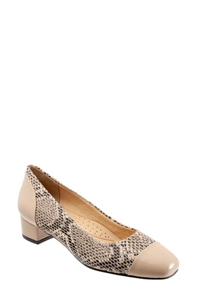 Trotters Daisy Pump In Cream Snake