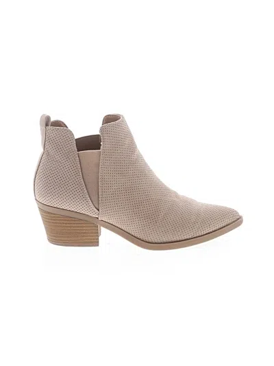Pre-owned Universal Thread Ankle Boots In Tan