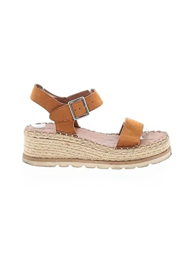 Pre-owned Universal Thread Wedges In Tan