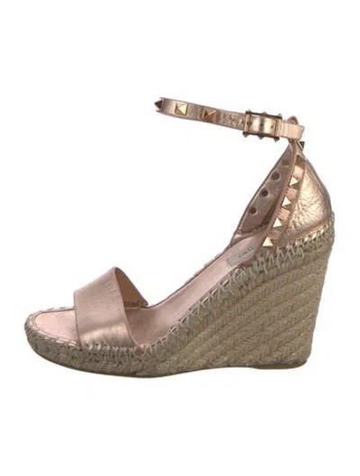 Pre-owned Valentino Garavani Rockstud Accents Leather Espadrilles In Metallic/pink
