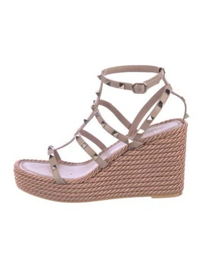 Pre-owned Valentino Garavani Rockstud Accents Leather Gladiator Sandals In Neutrals