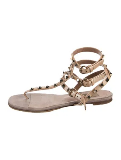 Pre-owned Valentino Garavani Rockstud Accents Leather Gladiator Sandals In Neutrals
