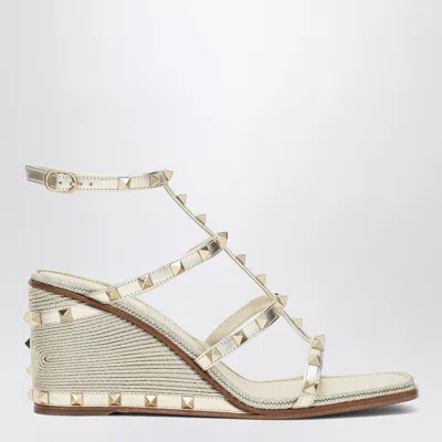 Valentino Garavani Rockstud Wedge Sandals In Platinum Color In Ivory