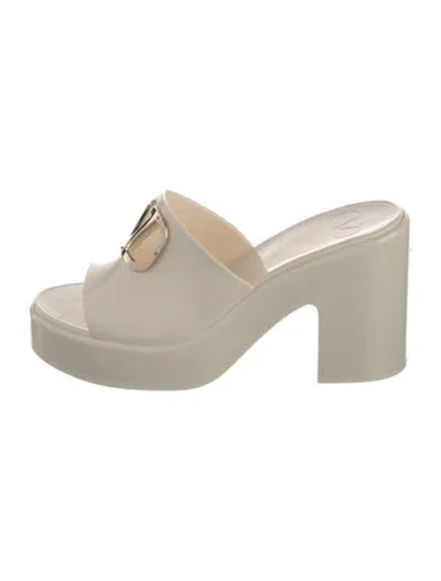 Pre-owned Valentino Garavani Rubber Cutout Accent Slides W/ Tags In White