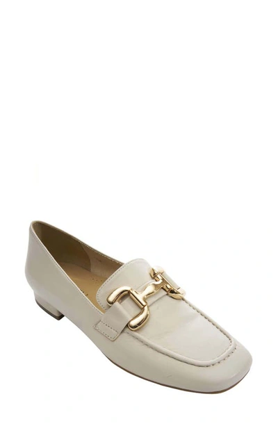 Vaneli Simply Loafer In Soft Beige