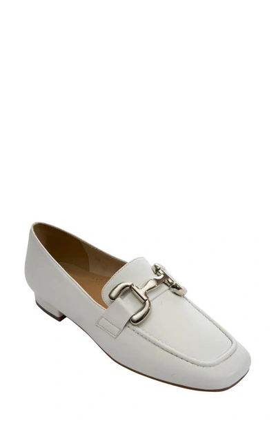 Vaneli Simply Loafer In White