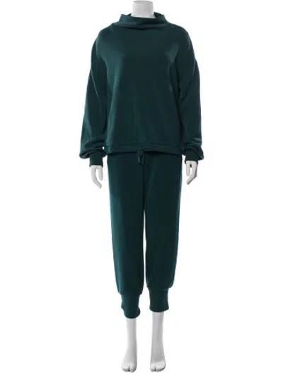 Pre-owned Varley Pant Set In Green
