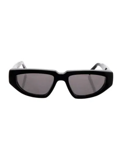 Pre-owned Vera Wang Narrow Tinted Sunglasses In Black