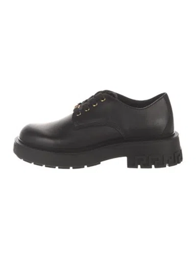 Pre-owned Versace Leather Sneakers In Black