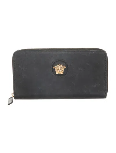 Pre-owned Versace Medusa Insignia Leather Continental Wallet In Black