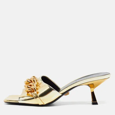 Pre-owned Versace Medusa Size 38 Gold Patent Leather Chain Link Slide Sandals