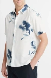 Vince Faded Floral Print Short Sleeve Shirt In Optic White