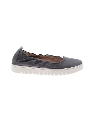 Pre-owned Vionic Flats In Gray