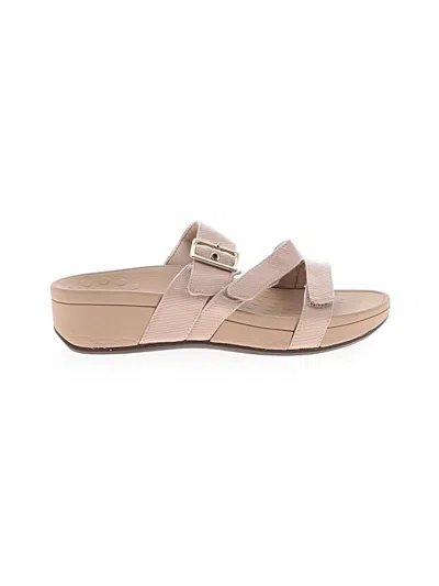 Pre-owned Vionic Sandals In Tan