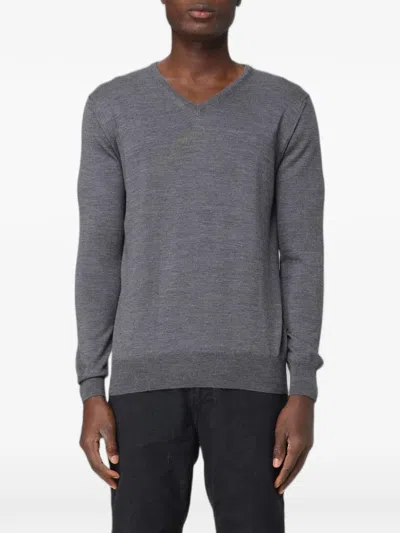 Xc V-neck Sweater In Gray