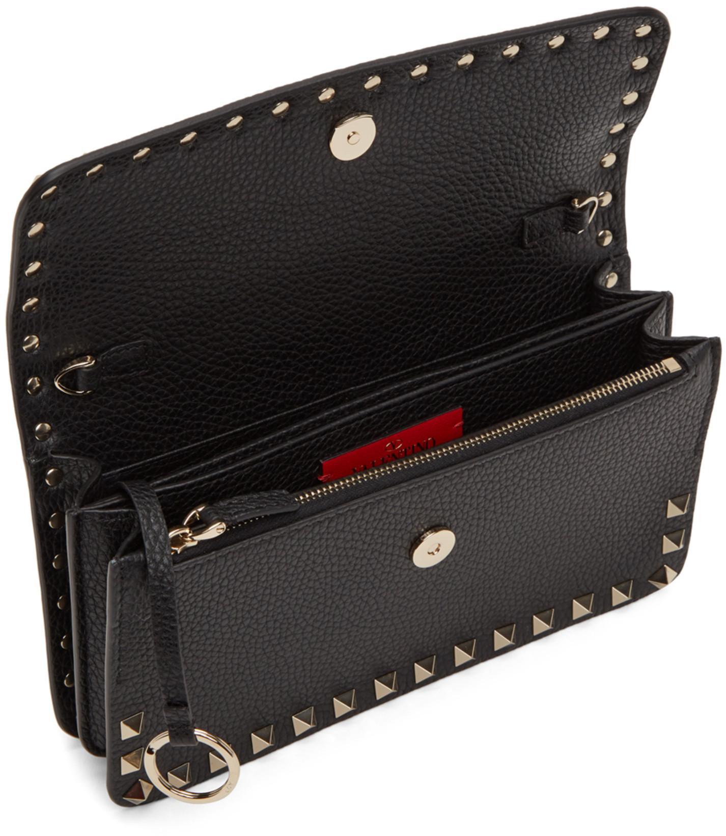 VALENTINO GARAVANI Rockstud Textured-leather Clutch In Black