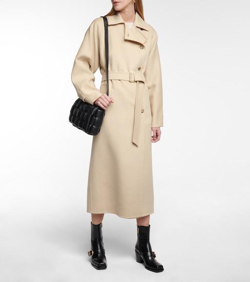 BOTTEGA VENETA Small Cassette In Black